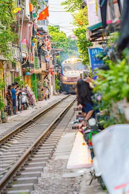 Maeklong Railway Market: An Easy Bangkok Day Trip - 2023 Update