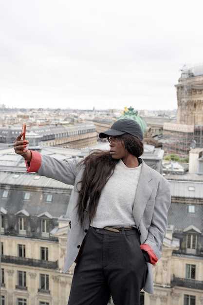 Quiet routes to avoid crowds and capture the quartier’s atmosphere