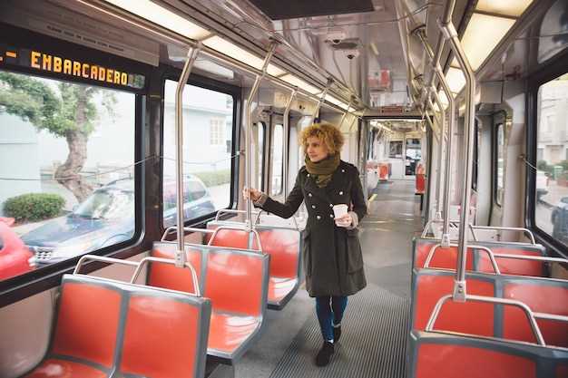 Montreal Hop-On Hop-Off Bus Tours: Top Routes, Tickets & Tips
