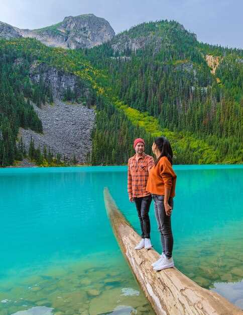 Moraine Lake vs Lake Louise: Which Banff Lake Should You Visit?