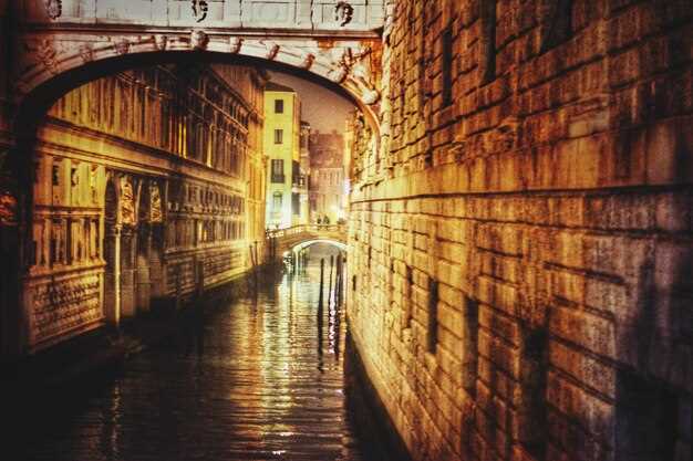 Best Times to Experience Naviglio Grande: Markets, Aperitivo, and Sunset