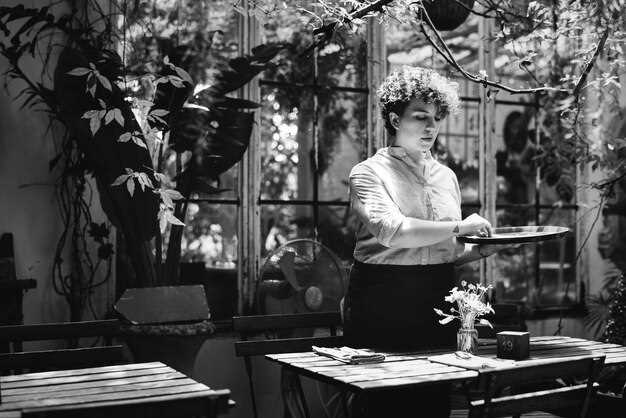 Painting Experience at a Paris Art Café: A Creative Guide to Parisian Art Cafés