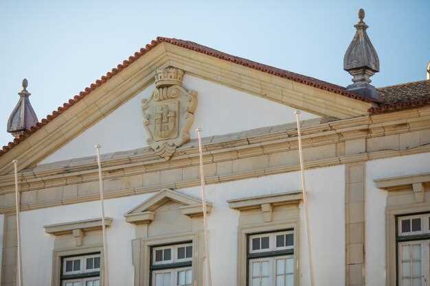 Palácio da Bolsa: Porto's Historic Stock Exchange and Neoclassical Architecture