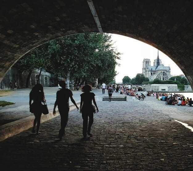 Meeting Your Local Guide: Where to Find Them and What to Say