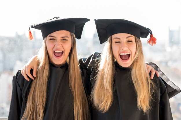 Rebecca Manseau and Dana Huffer C’15 Win Fulbright Scholarships