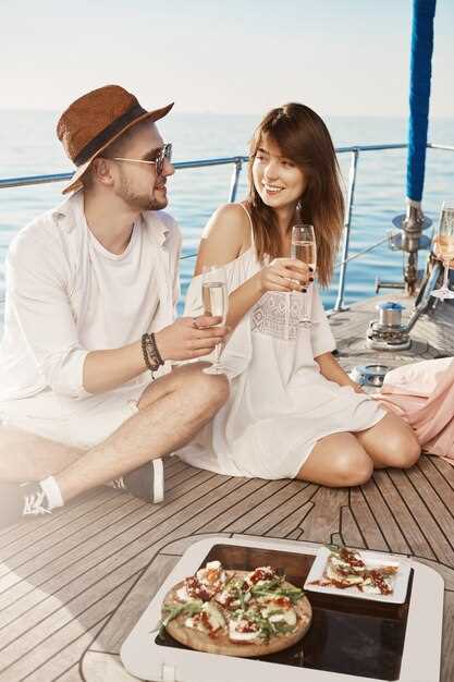 SAIL Amsterdam - 1hodinová luxusní plavba otevřenou lodí s nápojem SAIL Amsterdam: Luxusní hodinová plavba otevřenou lodí s drinkem