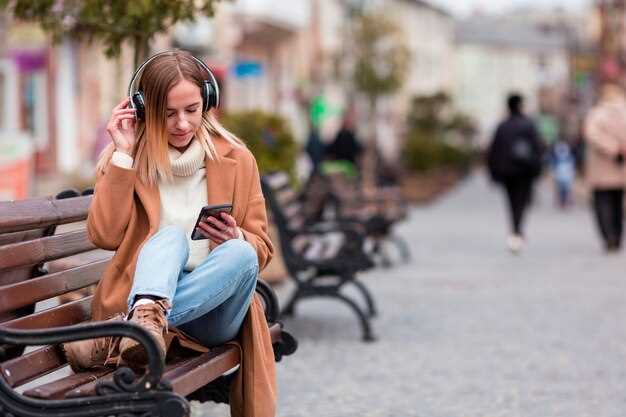 How to start a self-guided audio tour in Alkmaar: device, app, and download steps