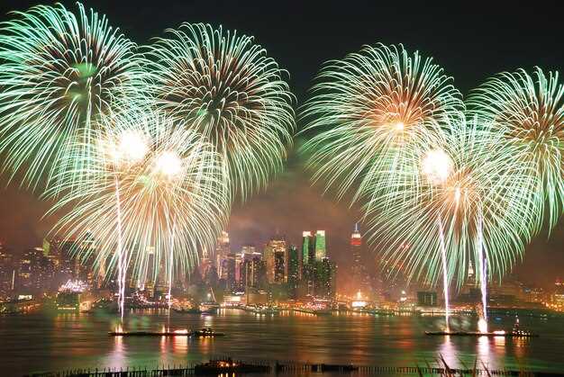 Sydney New Year’s Eve Fireworks - Best Places to Watch 2025 Guide Sidney Yeni il Şənliyi Atəşfəşanlığı: 2025-ci il üçün Ən Yaxşı Baxış Yerləri Bələdçisi