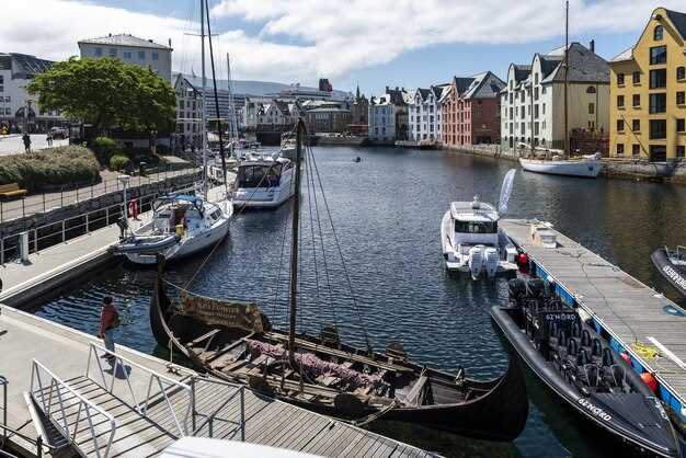 Stops, Sights, and Photo Opportunities: Must-see landmarks along the route