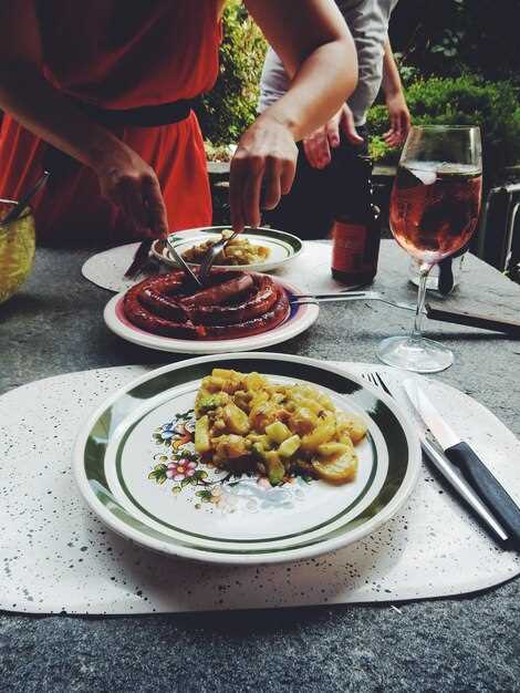 Itinerary Highlights: Dinner vs Lunch Cruise Inclusions and Highlights