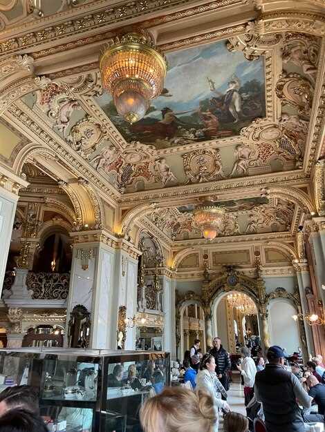Sistine Chapel Etiquette: No Photography, Quiet Walkways, and Crowd-Timing Tips