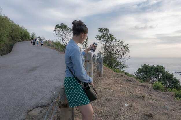 The Unsettling Reason to Stop Posting Vacation Photos While You're Away