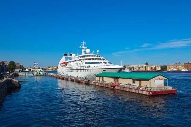 Top 7 Cruises and Boat Tours in Dubai | Best Experiences Top 7 Cruises and Boat Tours in Dubai | Best Experiences