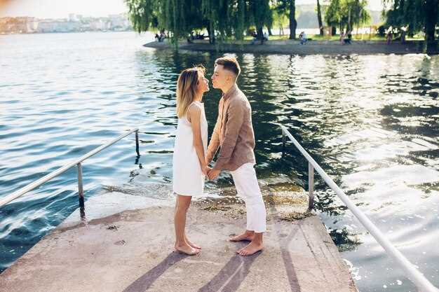 Unforgettable Paris en Scene 3 Course Seine River Dinner Cruise - Experience Romance on the Water
