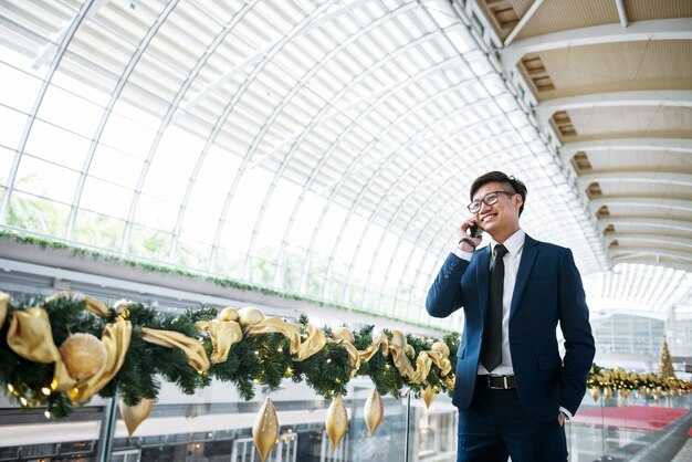 Dining Experience: Menu options, service sequence, dietary accommodations