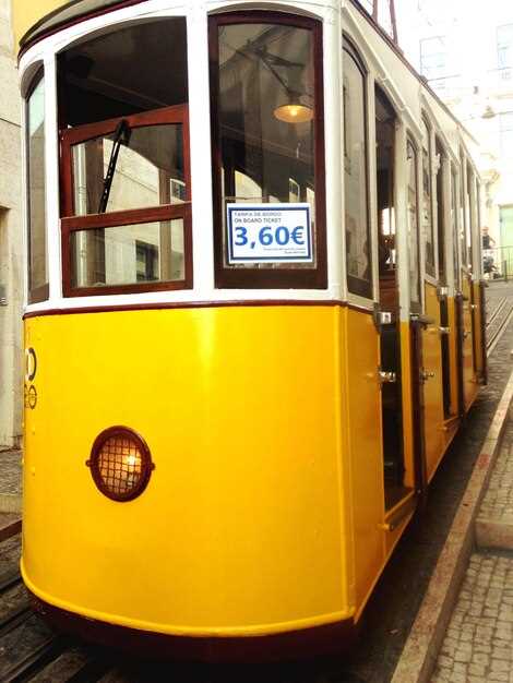Mit tartalmaz a Yellow Bus Lisszabon Hop-On Hop-Off túra