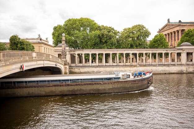 Ijọ Cruise Rẹ ni Paris: Itọsọna Gbẹhin Odo Seine