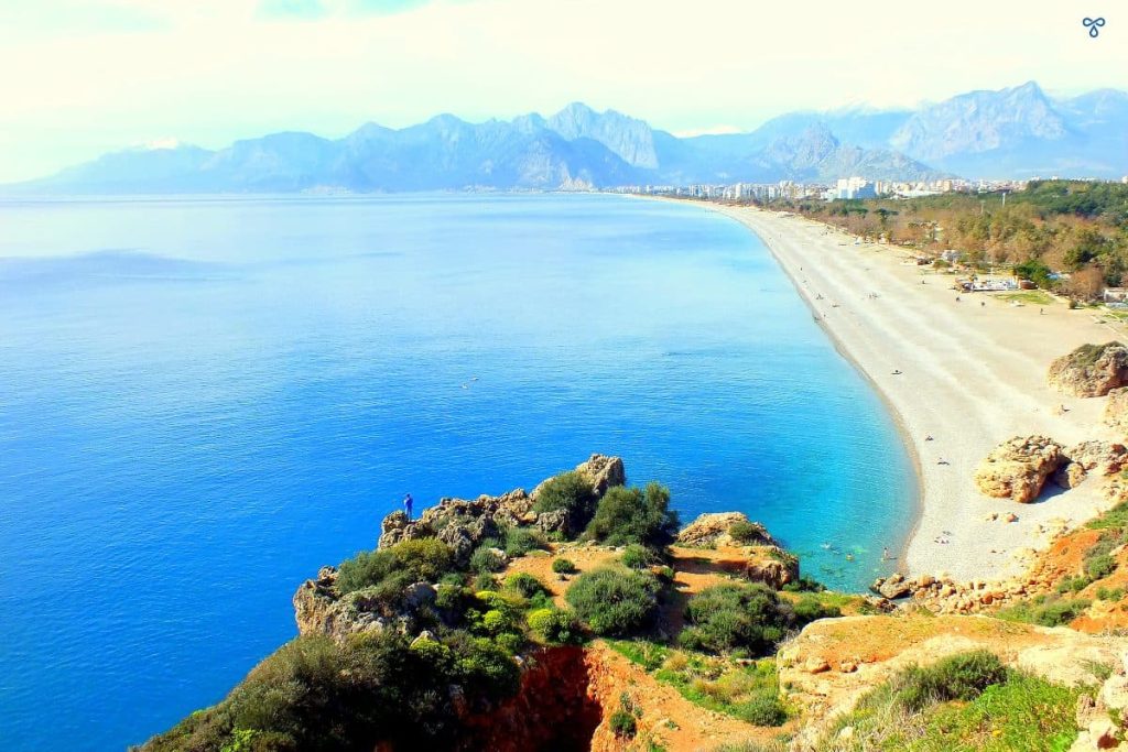 Explore the Charm of Konyaaltı Beach and Its Surroundings in Antalya
