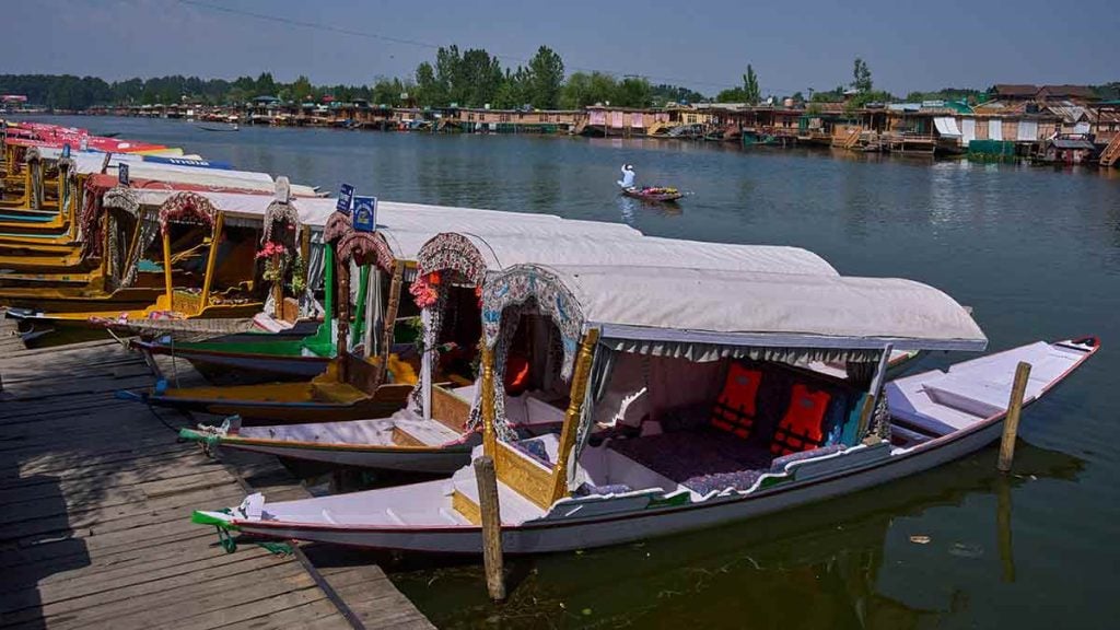 Reviving Kashmir’s Tourism with Attractive Discounts and Campaigns