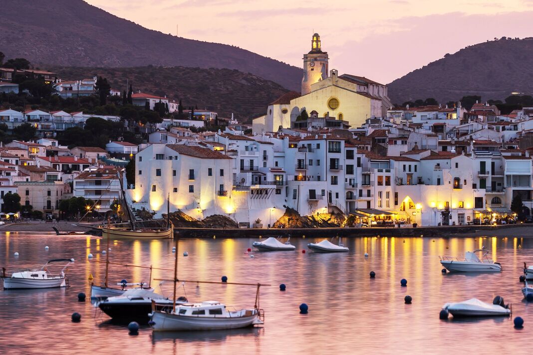 Explore Cadaqués: The Enchanting Seaside Retreat for French Tourists