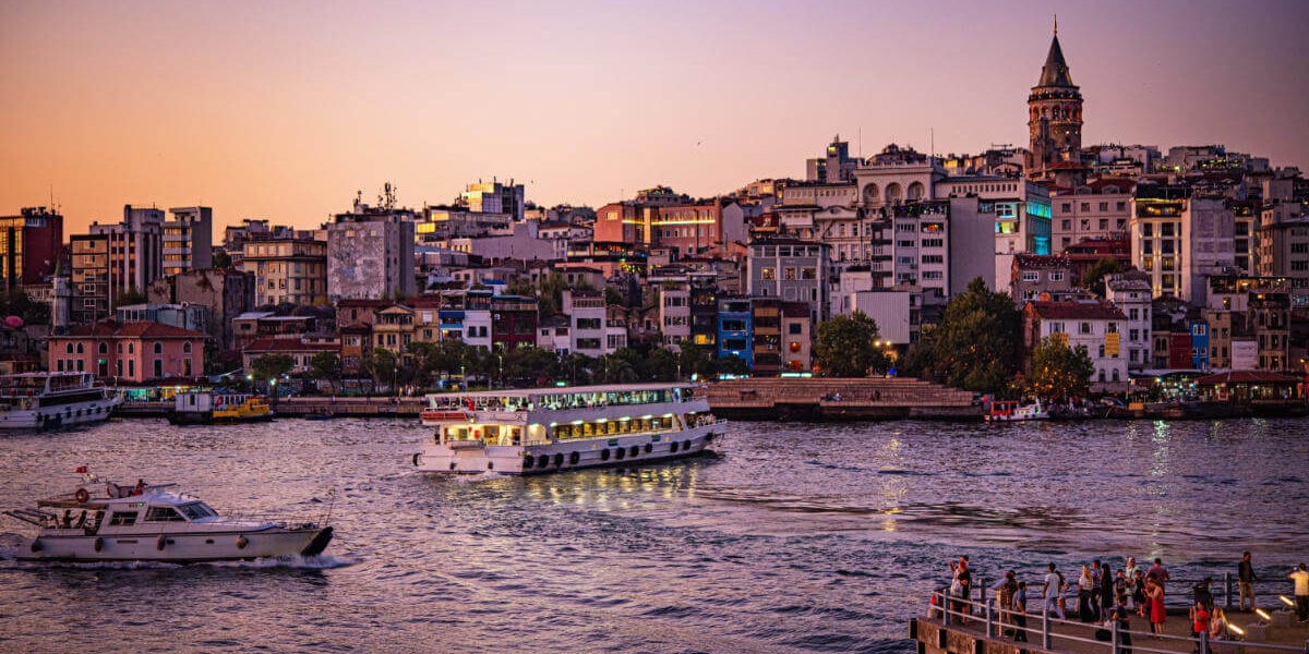 Discovering Istanbul in October: Weather Outlook and Travel Insights