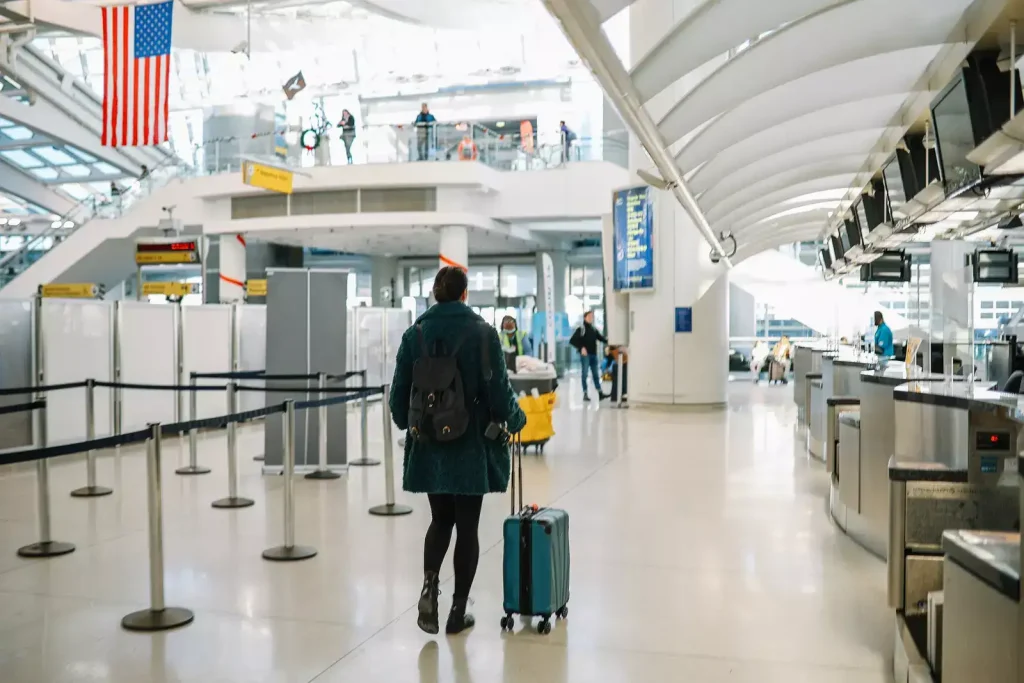 Hesitance Among Travelers: Americans Delay Summer Bookings in Search of Bargains
