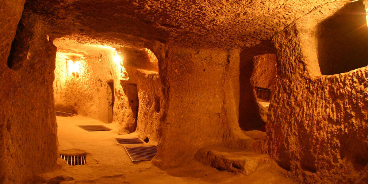 A Comparative Guide to Kaymaklı and Derinkuyu Underground Cities