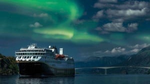 Exceptional Discounts on Norwegian Coastal Cruises Amid Northern Lights Spectacle