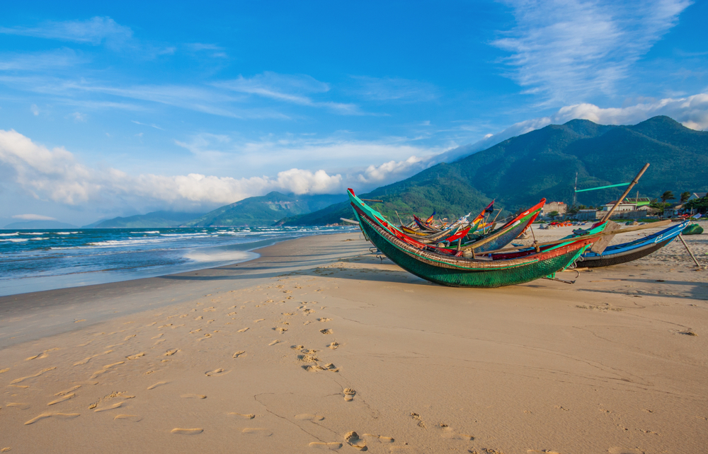 Discovering Lang Co Bay: Your Gateway to Central Vietnam’s Rich Culture and Cuisine