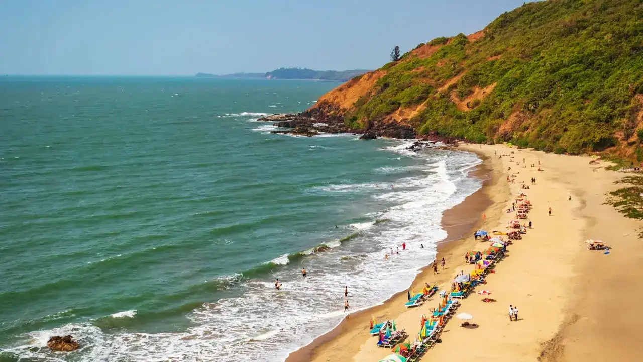 New Measures Introduced in Goa to Curb Public Drinking and Littering Among Tourists