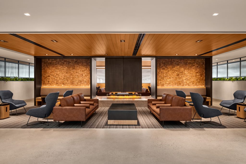 United Airlines Unveils New Lounge at Denver Airport, Enhancing Travel Comfort