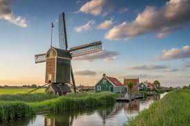 Analyzing the Rise in Tourist Spending and Employment Trends in the Netherlands’ Tourism Industry
