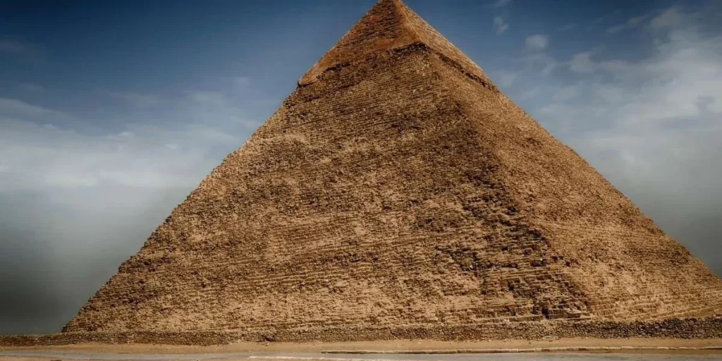 Unforgettable Egypt Tours: Sailing the Nile, Visiting the Pyramids, and Enjoying the Red Sea