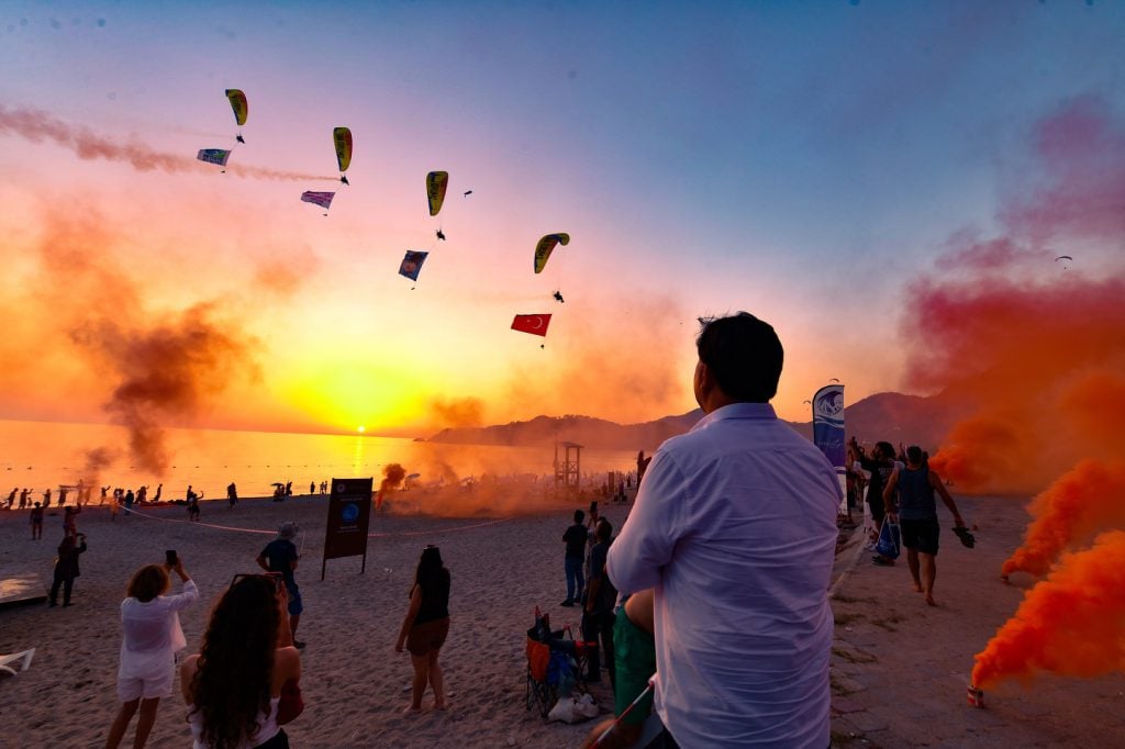 Destaques do Festival de Jogos Aéreos de Fethiye, Avanços no Turismo e o Papel Agrícola Único da Capadócia