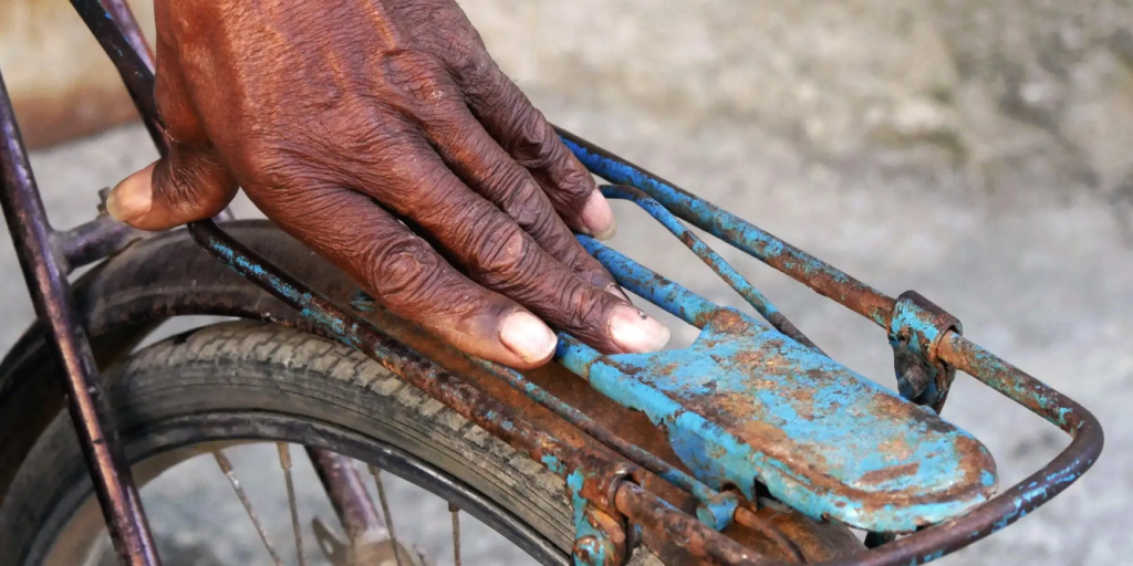 自転車駆動の物語の世界への旅：ハバナからグラスゴー、そしてさらに