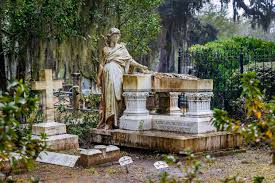 Why More Travelers Are Choosing to Explore Historic Graveyards for Cultural and Reflective Journeys
