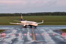 Lituania enfrenta interrupciones en el tráfico aéreo debido a globos contrabandistas y podría cerrar la frontera con Bielorrusia