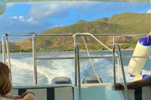 Service de transfert privé amélioré depuis l'aéroport de St. Kitts vers les hôtels et complexes hôteliers de Nevis