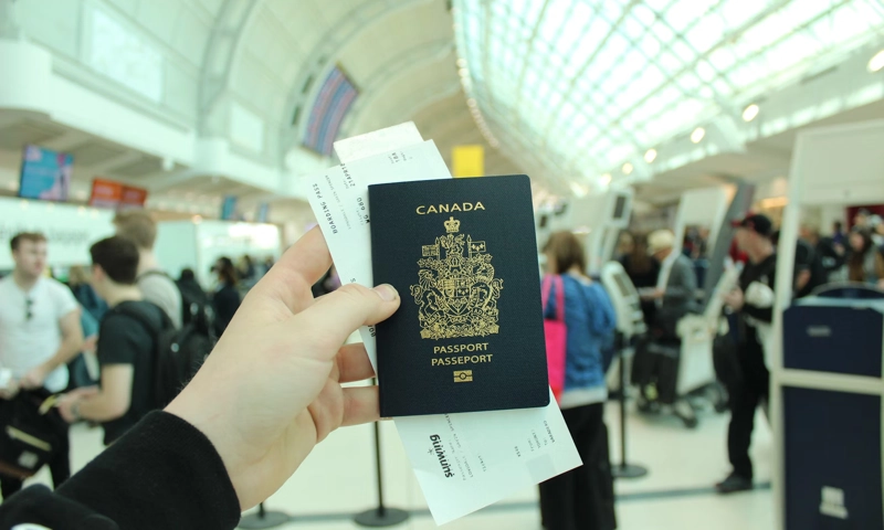 Canadians Travel Less to U.S. as Overseas Visitors Increase: What This Means for Tourism
