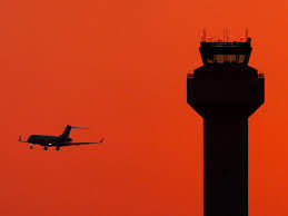 US Airlines Cancel Thousands of Flights Due to Air Traffic Controller Issues Before Thanksgiving Rush