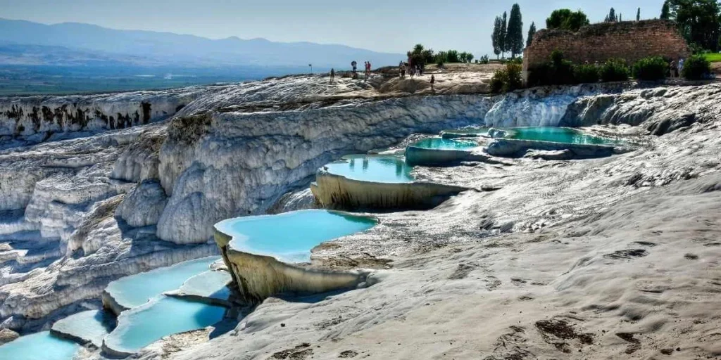 En komplett guide till att utforska Pamukkale och Hierapolis på en dagsutflykt från Izmir