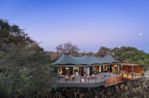 Upplev den unika safariluxusen på Anantara Kafue River Tented Camp i Zambia