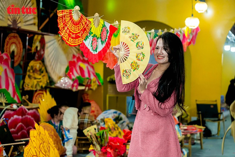 Hanoi’s Festive Fusion of Traditional Crafts and Culinary Delights Draws Thousands