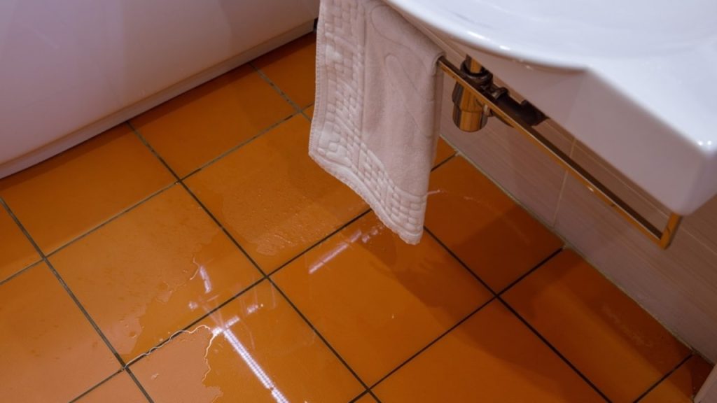 How a Refund Dispute Led to a Costly Hotel Flood Incident in Hainan