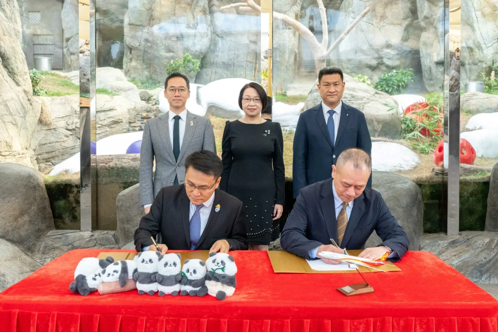 Hong Kong Airlines and Ocean Park Collaborate to Introduce Panda-Design Aircraft Elevating Travel and Tourism Experiences