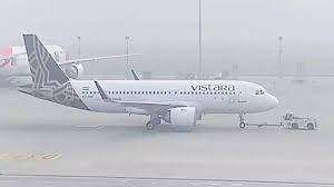 짙은 안개 속 델리 여행: IGI 공항 권고 및 철도 서비스 중단