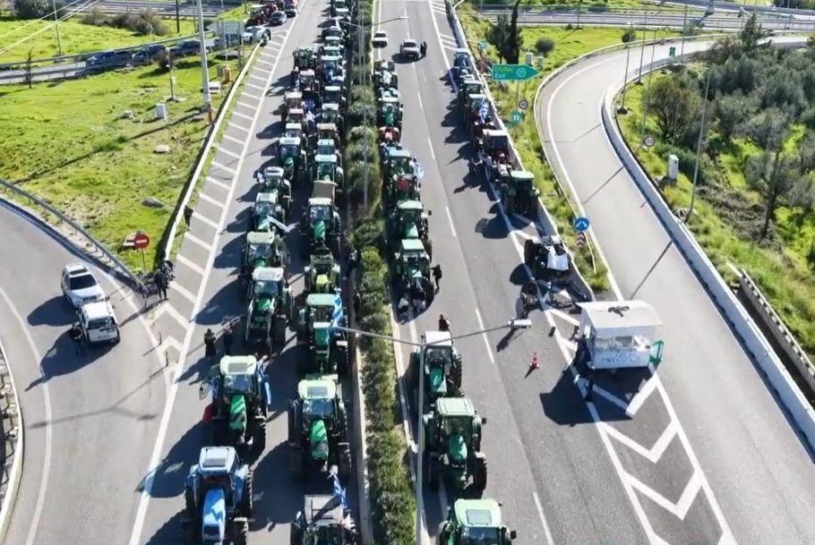Persistent Greek Farmers’ Road Blockades Pose Challenges for Holiday Travelers and Tourism