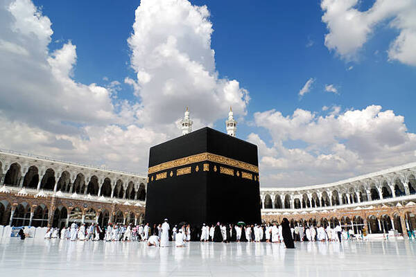 Arabie Saoudite améliore le pèlerinage de la Omra avec des réservations obligatoires et une plateforme numérique à partir de 2025