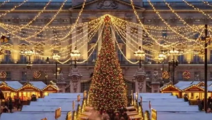 The Reality Behind Buckingham Palace’s Festive Pop-Up Shop and Tourist Expectations