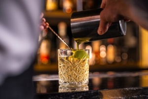 Hogyan fejleszti a Princess Cruises a fedélzeteki koktélkultúrát a Handshake Speakeasy egyedi kreációival